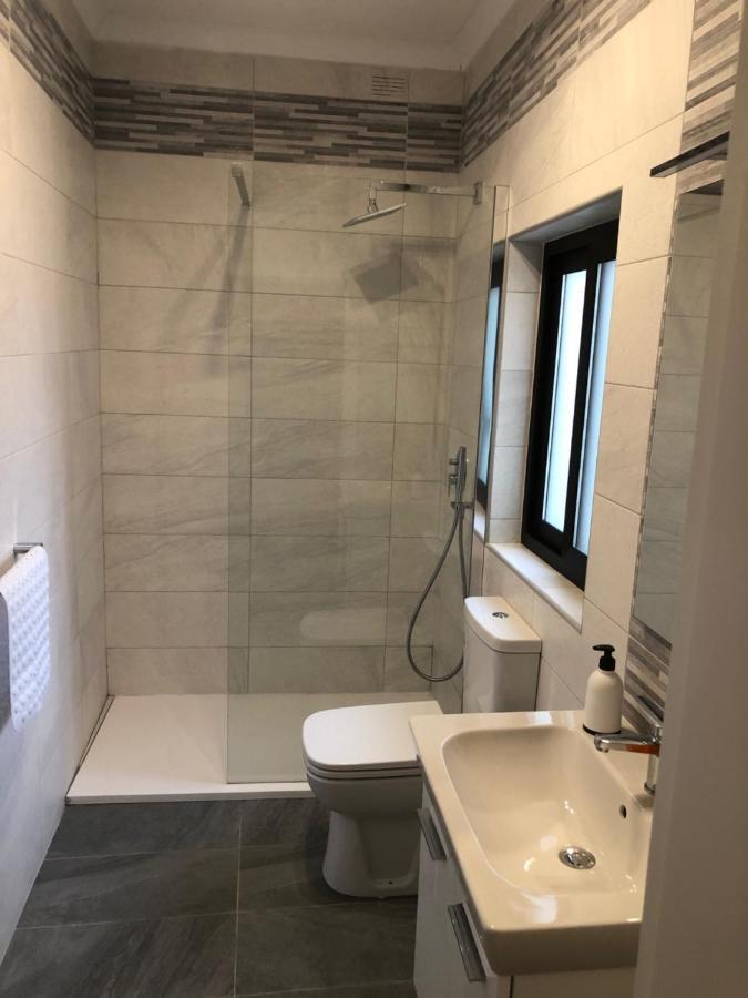 Апартаменты The Sea Across The Road - Flat 4 Сент-Полс-Бей Экстерьер фото