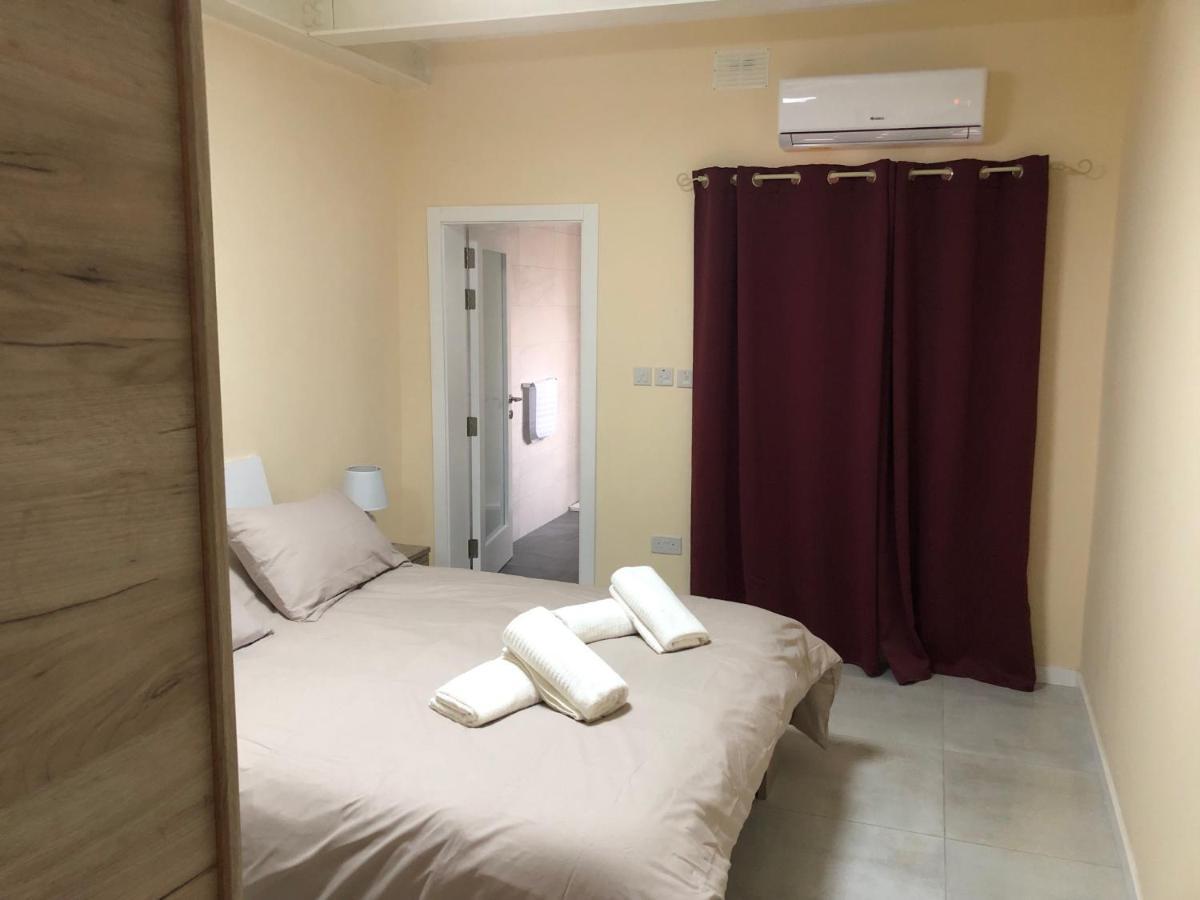 Апартаменты The Sea Across The Road - Flat 4 Сент-Полс-Бей Экстерьер фото