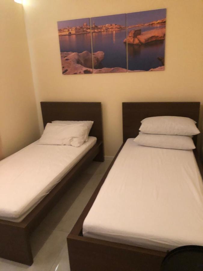 Апартаменты The Sea Across The Road - Flat 4 Сент-Полс-Бей Экстерьер фото